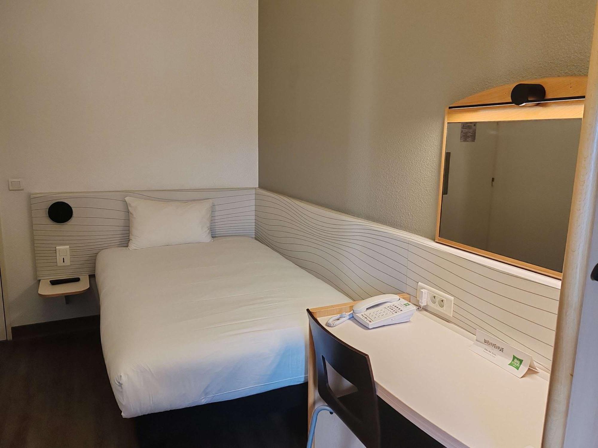 Ibis Styles Paris Poissy Hotel Exterior photo